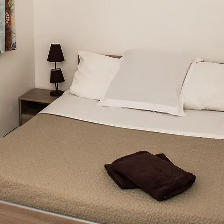 Camping Les Prades * Мостюежуль